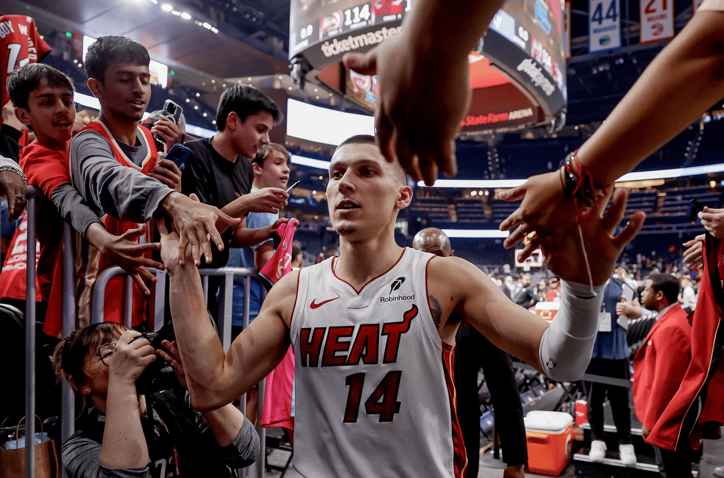 赛前迈阿密热火手感冰凉——CBA常规赛节点到来；赛场秩序良好；身体对抗强度拉满的简单介绍-爱游戏官方入口